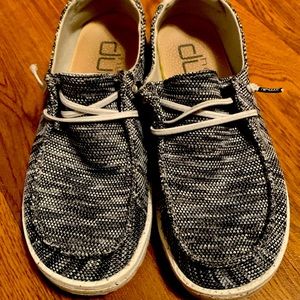 Women’s size 7 Hey dudes